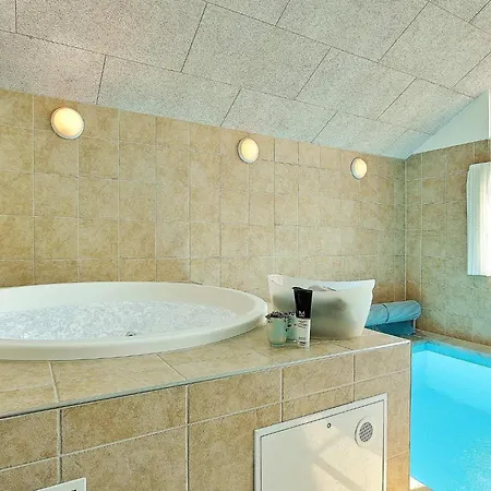 Luxury House With Pool Semesterbostad