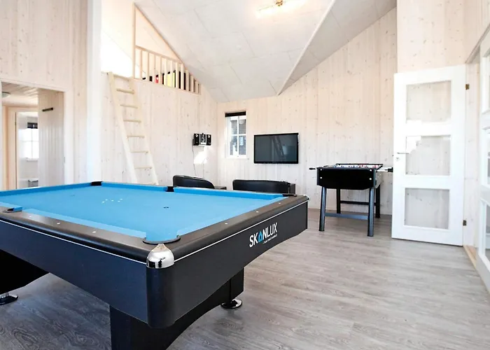 Luxury House With Pool بيت للعطل *