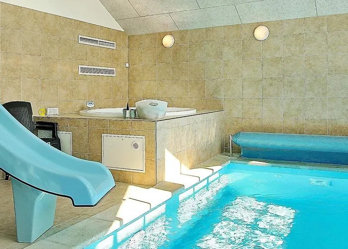 Luxury House With Pool בית נופש *