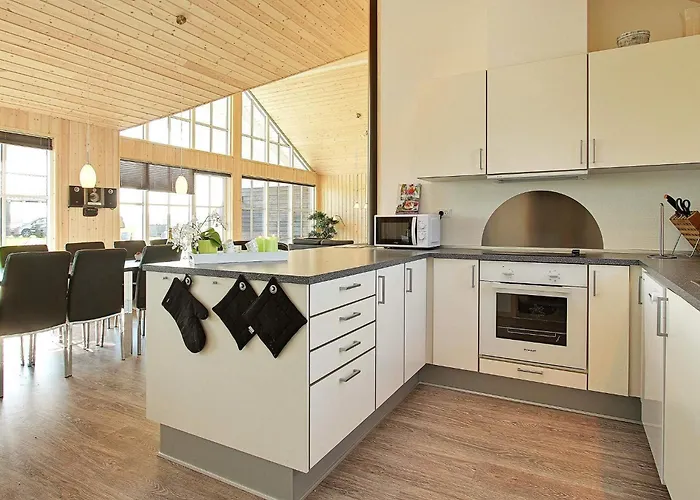 Luxury House With Pool בית נופש *