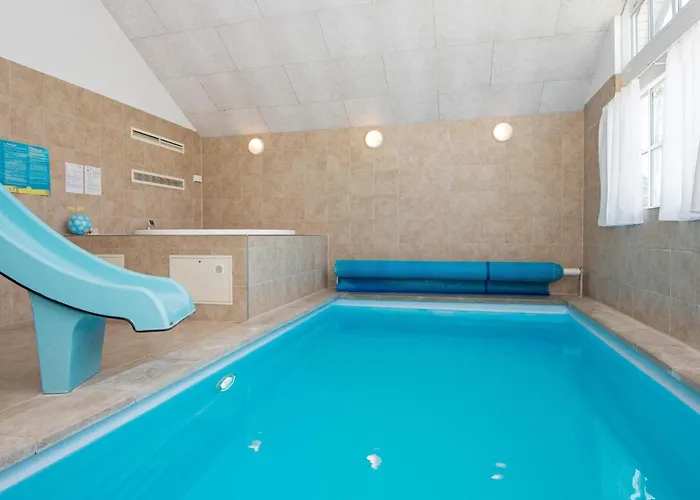 Luxury House With Pool בית נופש *