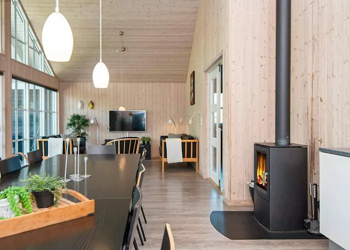 Luxury House With Pool אודר