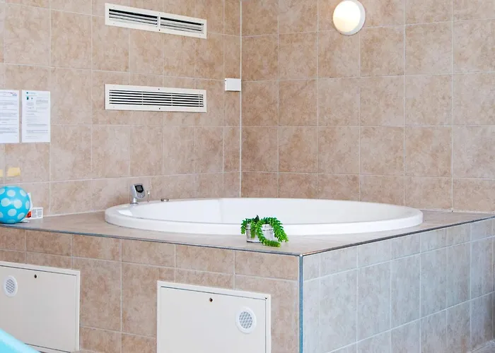 Luxury House With Pool בית נופש *